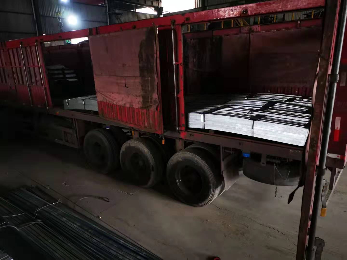 熱鍍鋅扁鋼.jpg 熱鍍鋅扁鋼.jpg